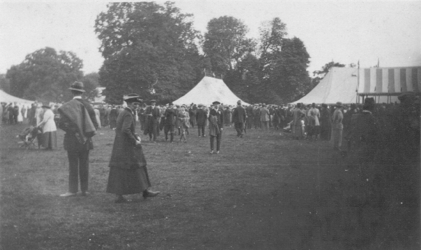 Crowds at the Sandy Show c1910